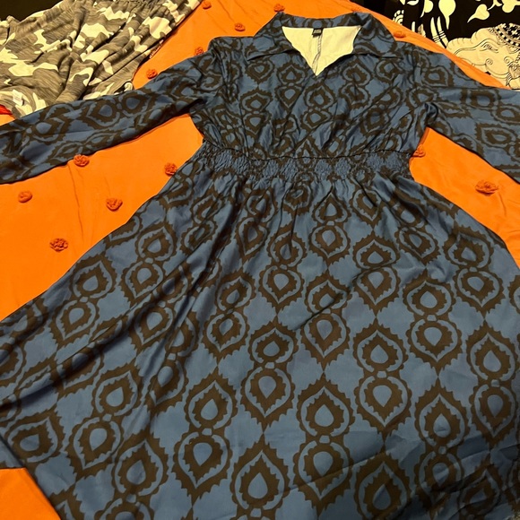 Perfect patterned fall/winter dress! - Picture 3 of 3
